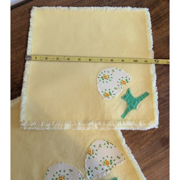 Vintage 70s Yellow Placemats Napkins Set of 4 Patchwork Mushrooms - Picture 7 of 11